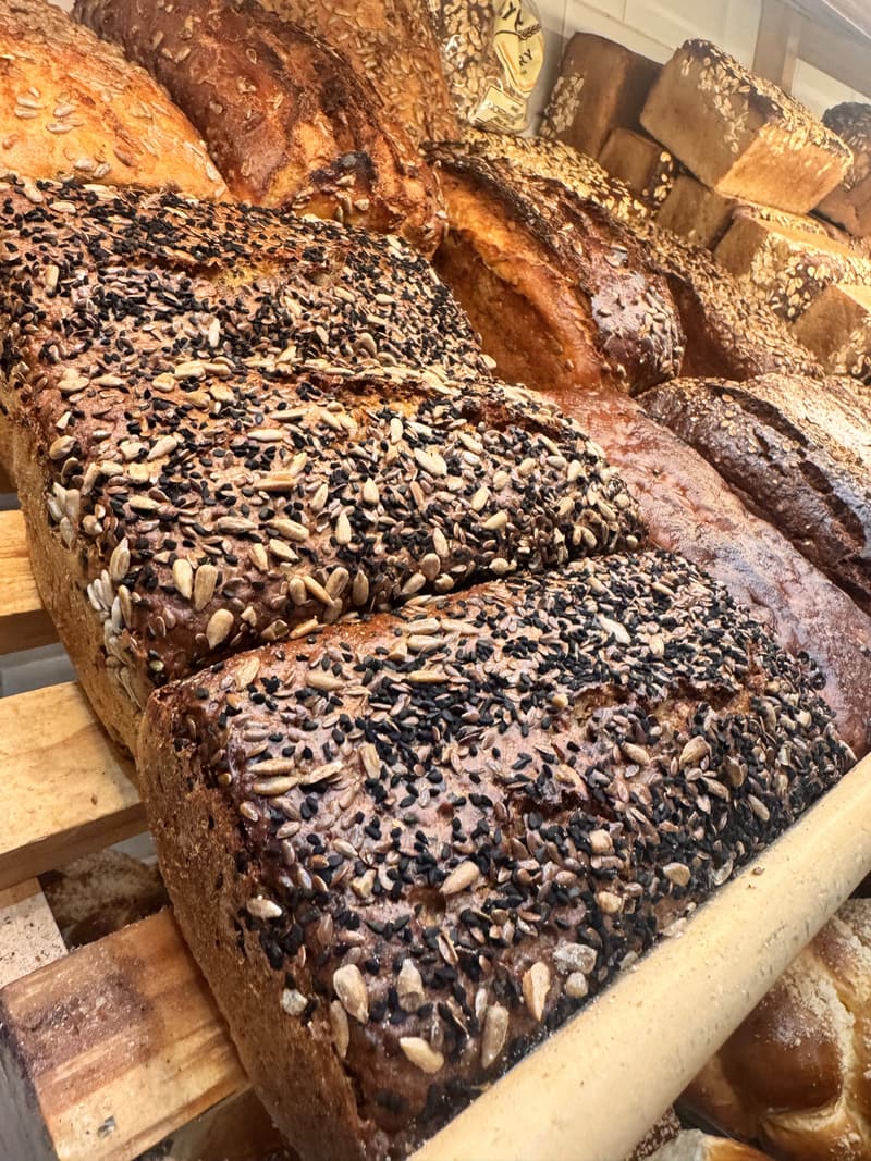 Seeded multigrain loaves
